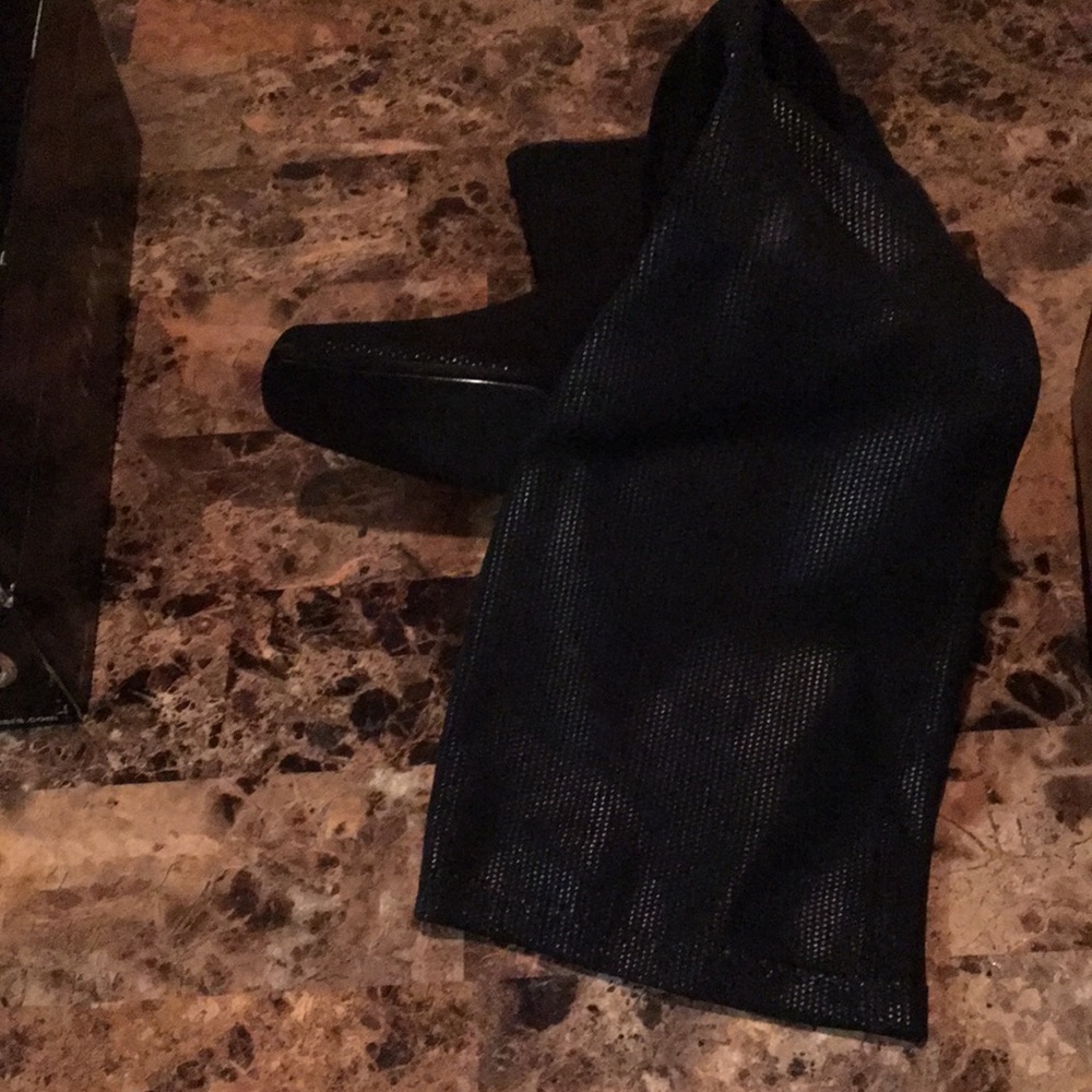 Boots - Picture 2 of 6